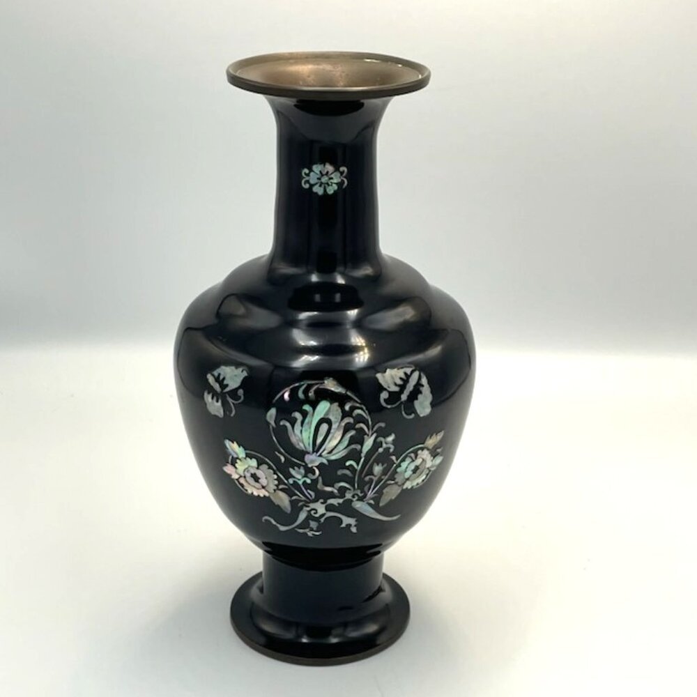 Vintage‎ Brass Vase Black Lacquer w/ Mother of Pearl Inlay Floral Asian 9" H
